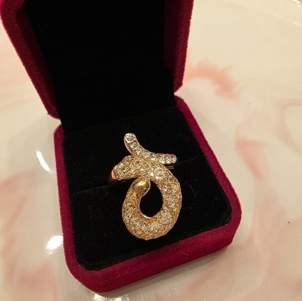 Modern Ring With Crushed Crystal - Picture 2 of 4